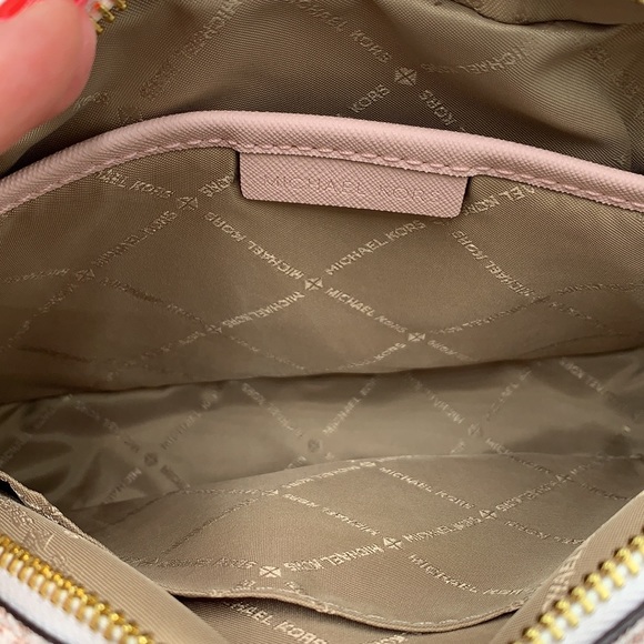 MICHAEL KORS LARGE EAST WEST ZIP CHAIN XBODY OPTIC WHITE ROSE GOLD COLOR - Picture 4 of 16